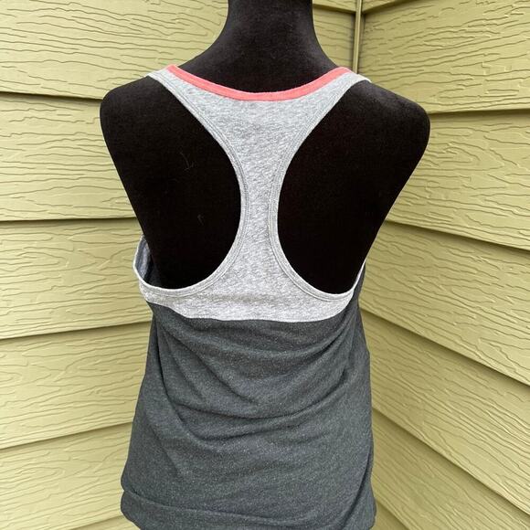Under Armour semi fitted, racer back women's size S - Picture 4 of 4